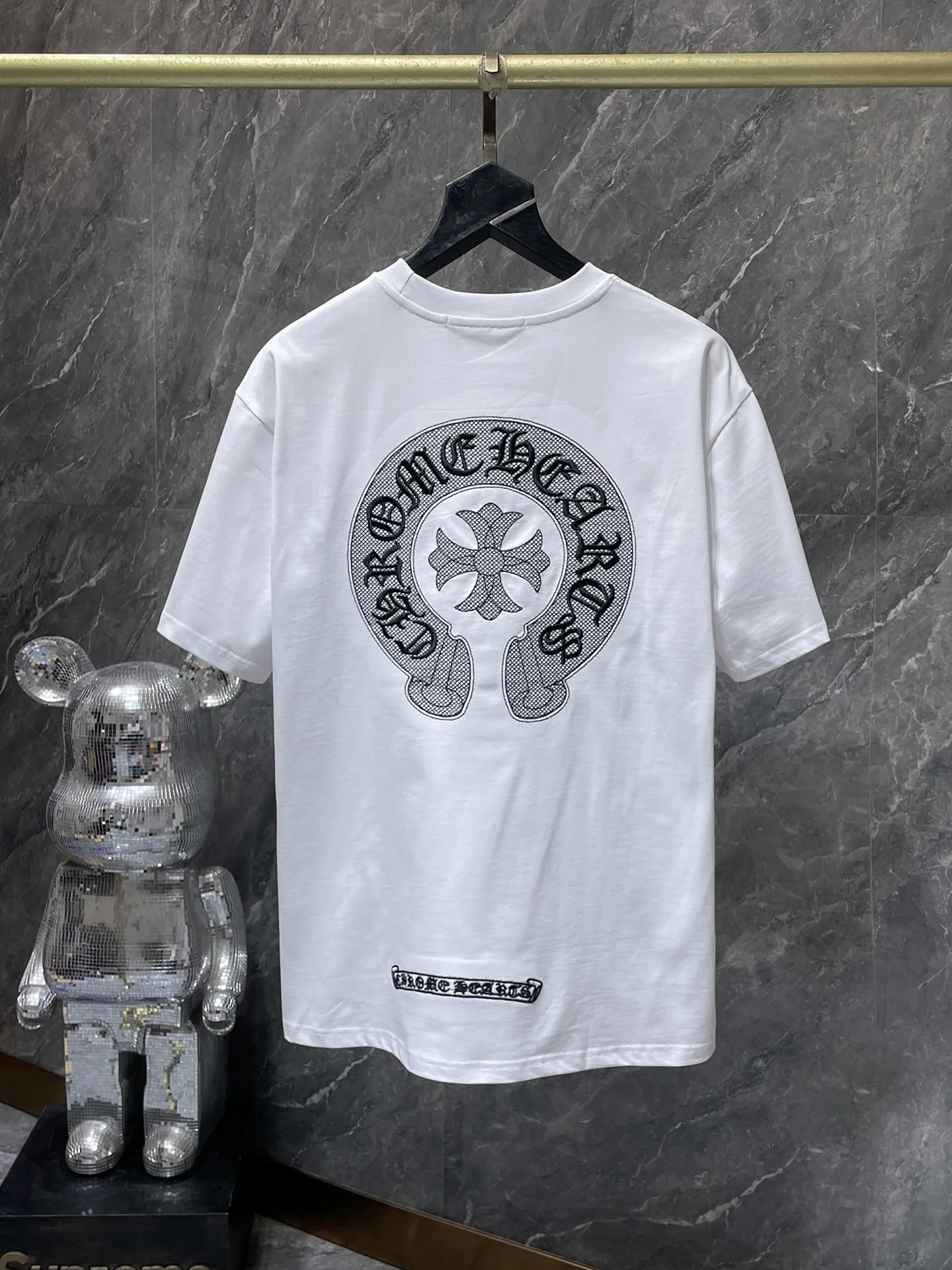 P160 New Chrome Hearts 25ss for summer. High-weight, environmentally friendly and high-quality top-quality fabric. 260g~270g. Cro cross and horseshoes embroidered short sleeves. Counter synchronization. 1:1 replica version. Recommended colors: white, black.